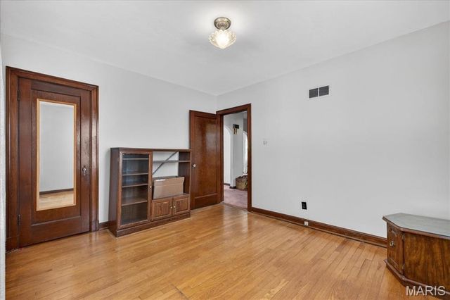 10024 Driver Avenue, Overland, MO 63114