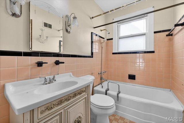 10024 Driver Avenue, Overland, MO 63114