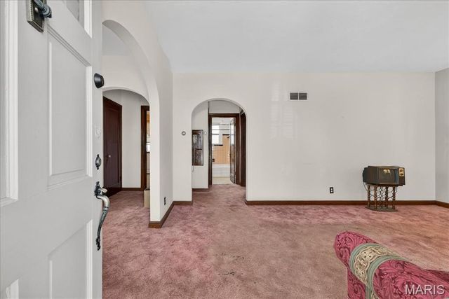 10024 Driver Avenue, Overland, MO 63114