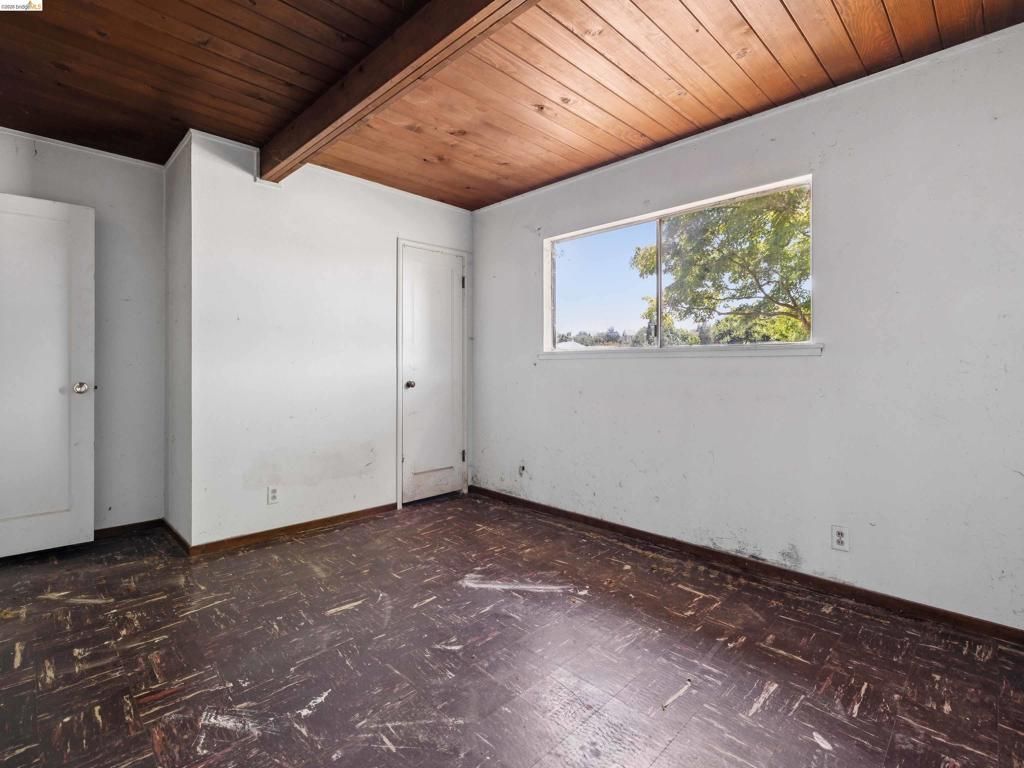 Image 10 of property listing at 456 La Jolla St, Vallejo, CA 94591