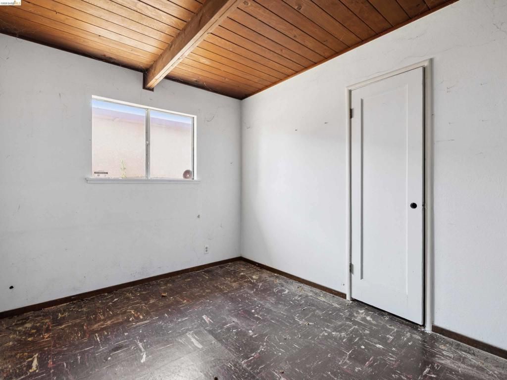 Image 12 of property listing at 456 La Jolla St, Vallejo, CA 94591
