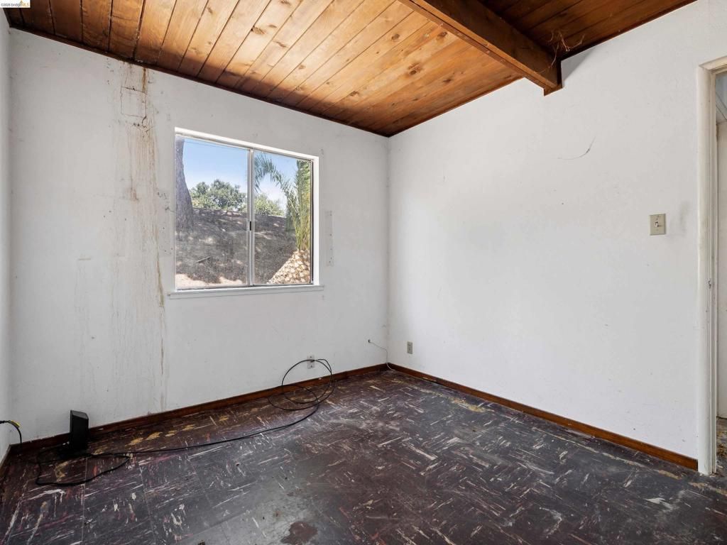 Image 14 of property listing at 456 La Jolla St, Vallejo, CA 94591