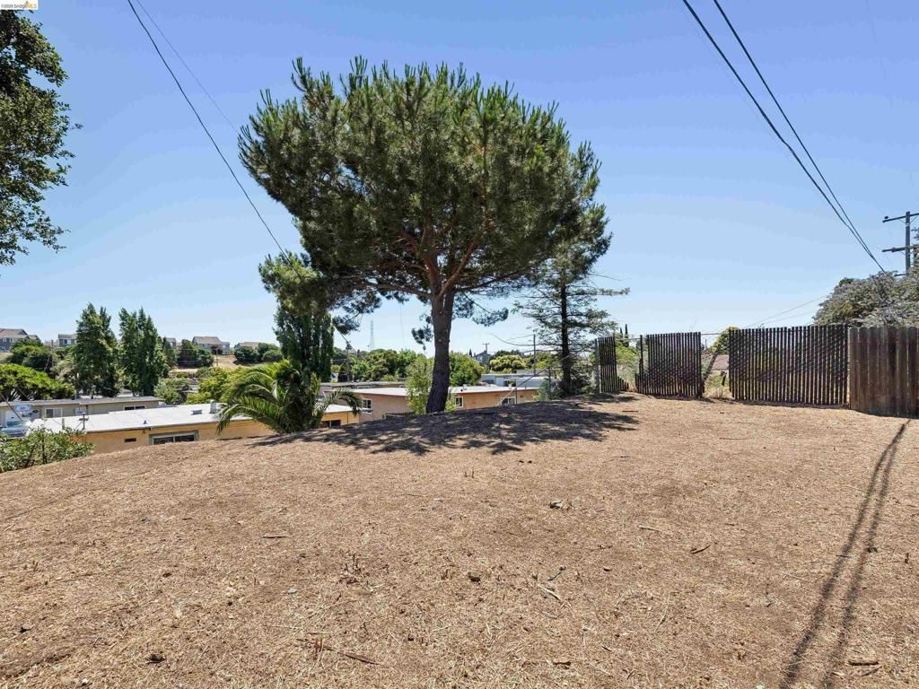 Image 25 of property listing at 456 La Jolla St, Vallejo, CA 94591