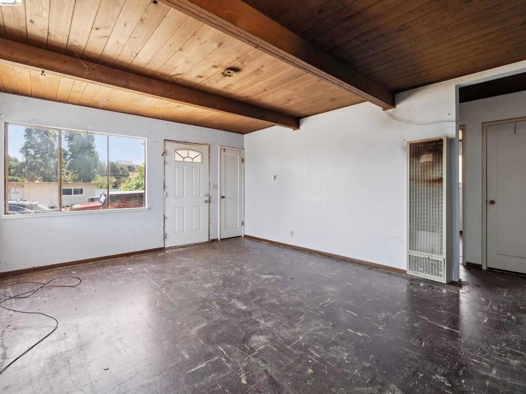 Image 4 of property listing at 456 La Jolla St, Vallejo, CA 94591