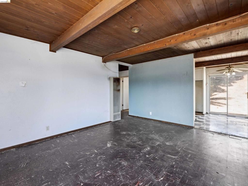 Image 5 of property listing at 456 La Jolla St, Vallejo, CA 94591