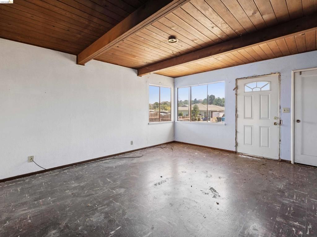 Image 6 of property listing at 456 La Jolla St, Vallejo, CA 94591
