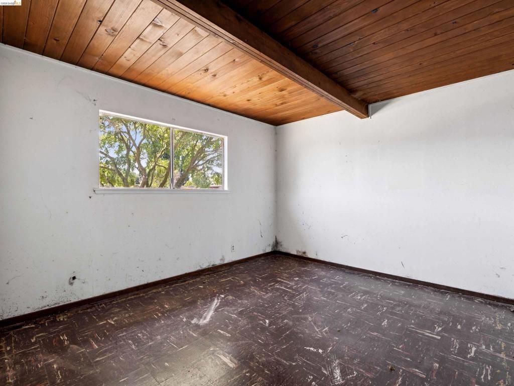 Image 9 of property listing at 456 La Jolla St, Vallejo, CA 94591