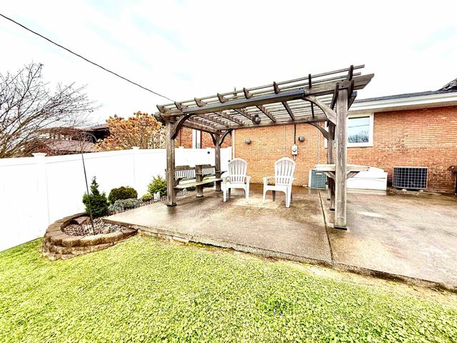 11 Elwood Avenue, Huntington, WV 25705