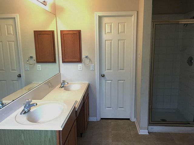 911 Glen Abbey Drive, Katy, TX 77494
