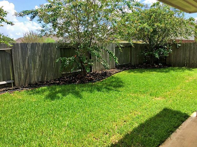 911 Glen Abbey Drive, Katy, TX 77494