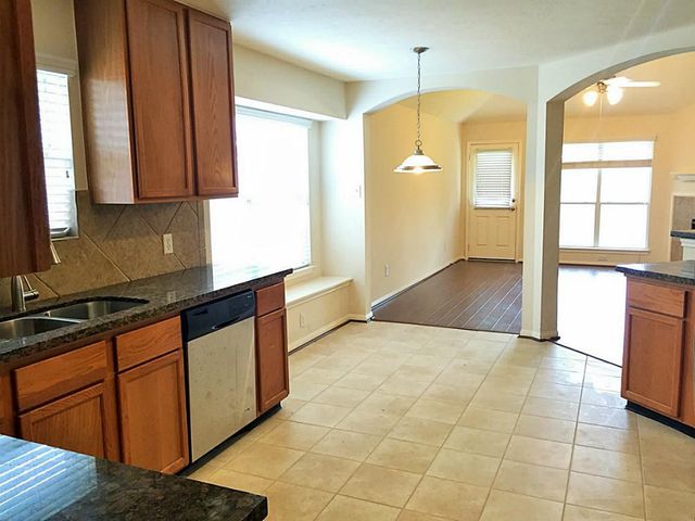 911 Glen Abbey Drive, Katy, TX 77494