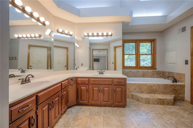 17730 W 68th Terrace, Shawnee, KS 66217