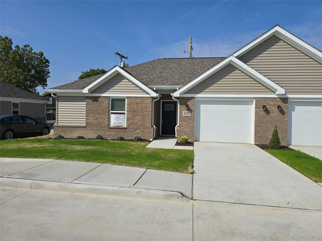 18754 14 MILE Road 2, Roseville, MI 48066