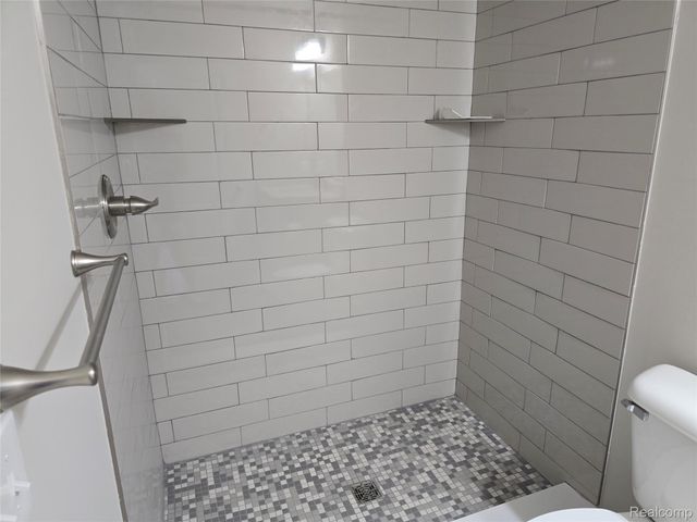 18754 14 MILE Road 2, Roseville, MI 48066