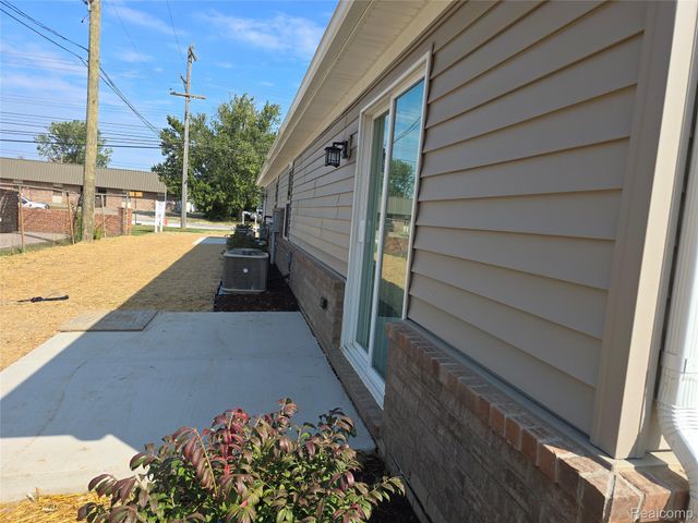 18754 14 MILE Road 2, Roseville, MI 48066