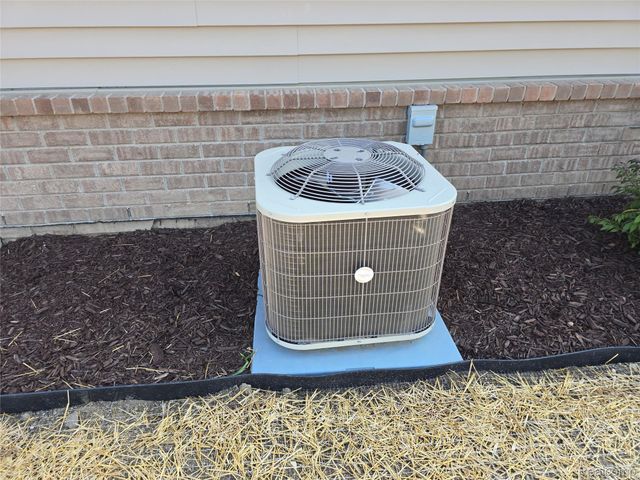 18754 14 MILE Road 2, Roseville, MI 48066