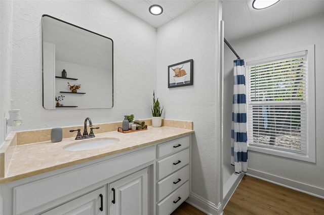 5400 Becky Drive, Lillian, TX 76061