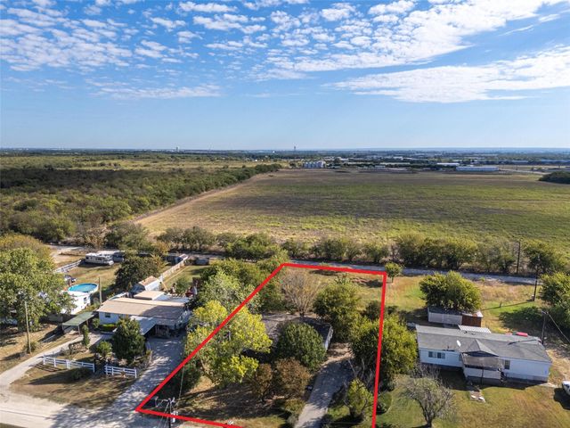 5400 Becky Drive, Lillian, TX 76061