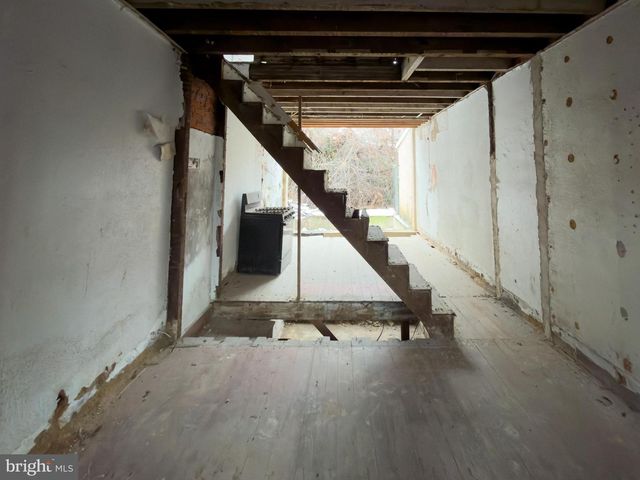 99 E SEYMOUR ST, Philadelphia, PA 19144