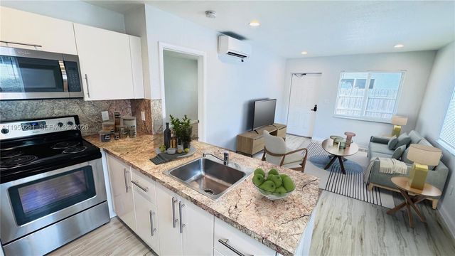 718 SE 13th St 3, Fort Lauderdale, FL 33316