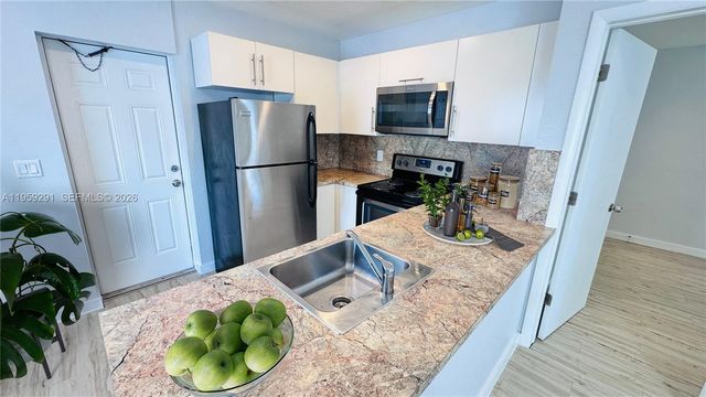 718 SE 13th St 3, Fort Lauderdale, FL 33316