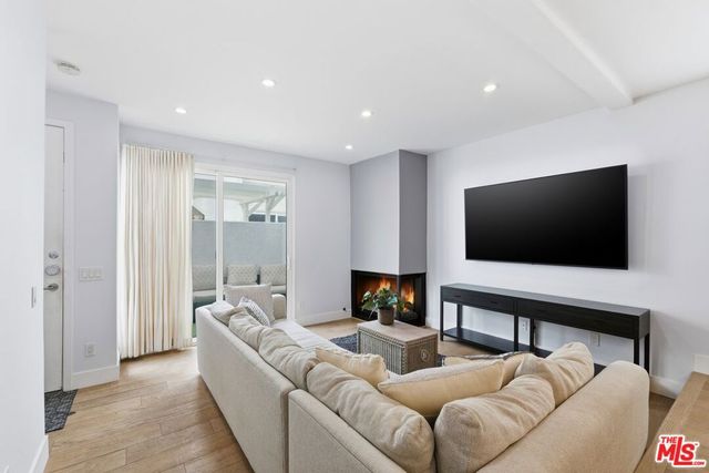 910 19th Street 101, Santa Monica, CA 90403