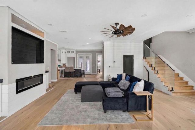 2935 HELEN AVENUE, Orlando, FL 32804