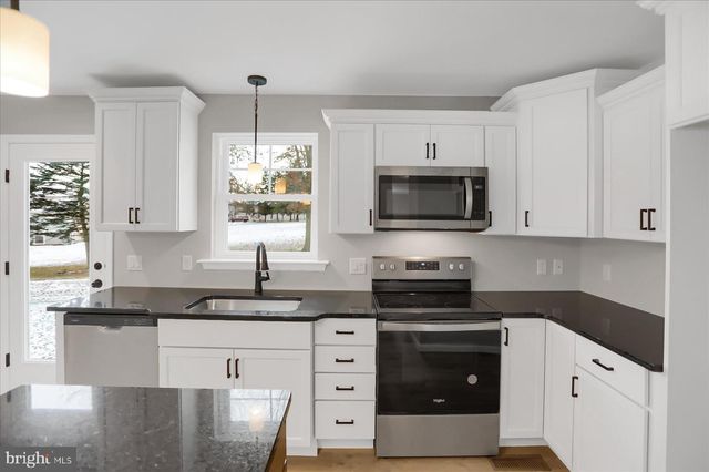 594 AUGUSTA DR, Selinsgrove, PA 17870