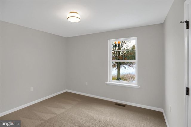 594 AUGUSTA DR, Selinsgrove, PA 17870