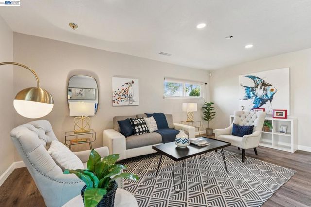 417 Maitland Dr, Alameda, CA 94502