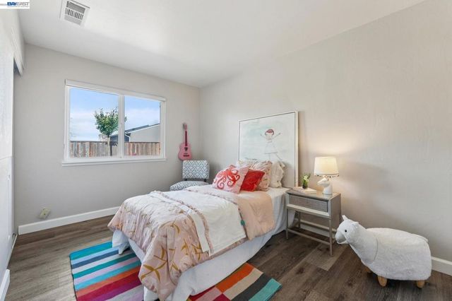417 Maitland Dr, Alameda, CA 94502