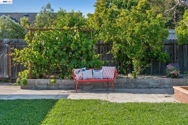 417 Maitland Dr, Alameda, CA 94502