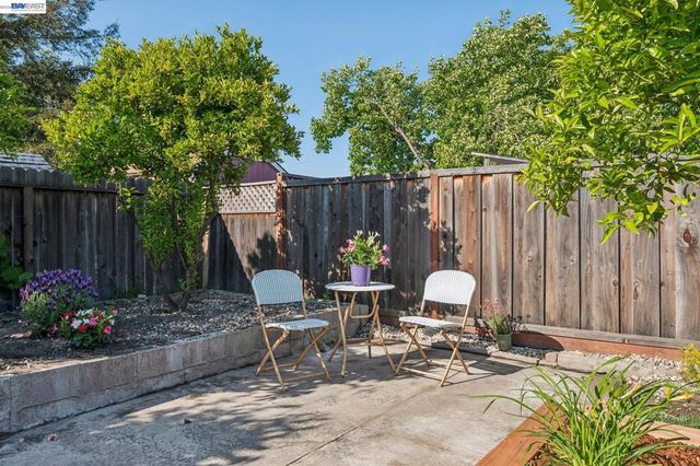 417 Maitland Dr, Alameda, CA 94502