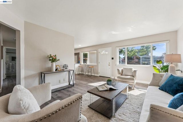 417 Maitland Dr, Alameda, CA 94502