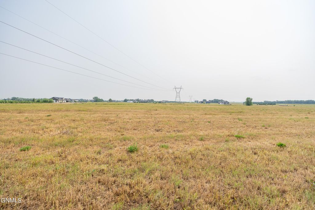 705 Apple Ridge Road, Menoken, ND 58558