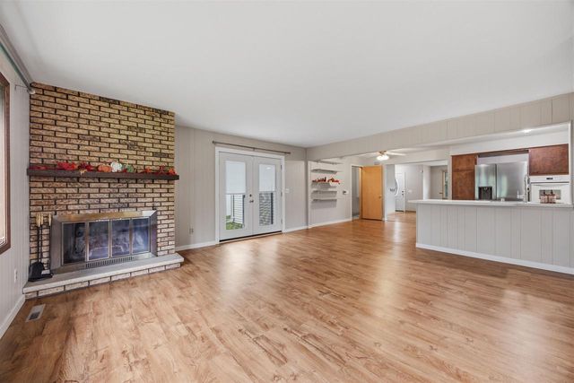 1010 N Lexington Drive, Janesville, WI 53545