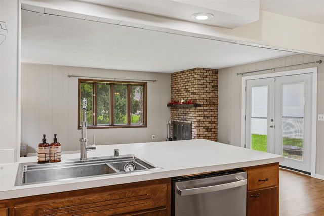 1010 N Lexington Drive, Janesville, WI 53545