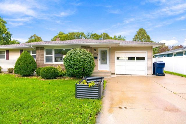1010 N Lexington Drive, Janesville, WI 53545