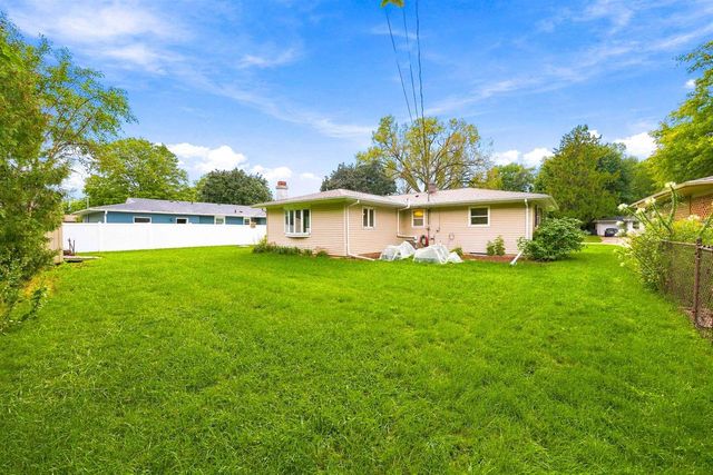 1010 N Lexington Drive, Janesville, WI 53545