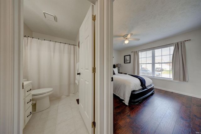 4155 Country Ridge Drive, Newburgh, IN 47630