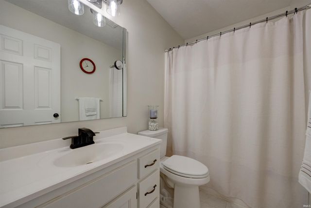 4155 Country Ridge Drive, Newburgh, IN 47630