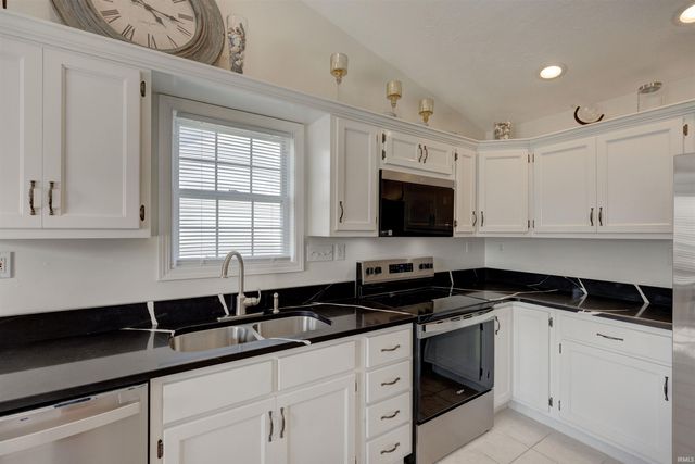 4155 Country Ridge Drive, Newburgh, IN 47630