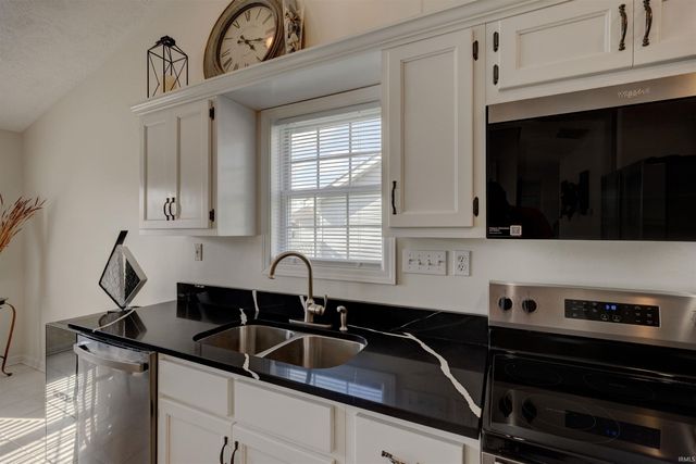 4155 Country Ridge Drive, Newburgh, IN 47630