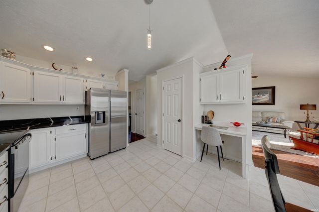 4155 Country Ridge Drive, Newburgh, IN 47630