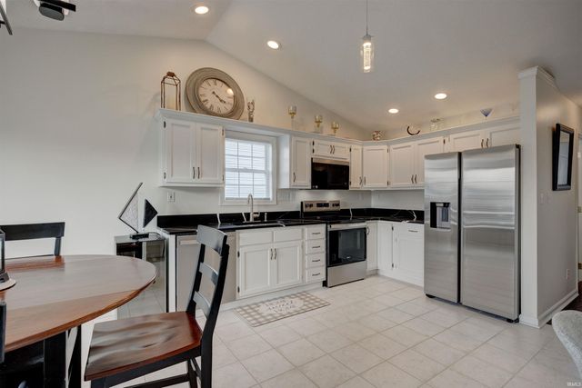 4155 Country Ridge Drive, Newburgh, IN 47630