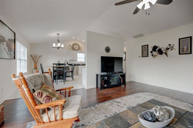 4155 Country Ridge Drive, Newburgh, IN 47630