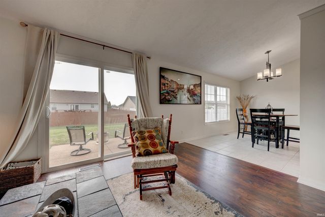 4155 Country Ridge Drive, Newburgh, IN 47630