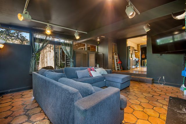 6237 Calmont Avenue, Fort Worth, TX 76116