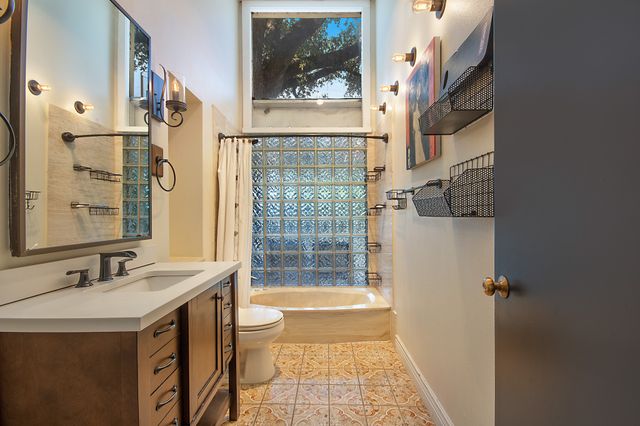 6237 Calmont Avenue, Fort Worth, TX 76116