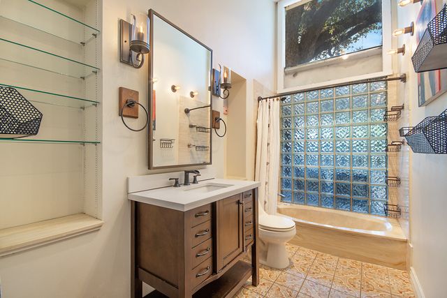 6237 Calmont Avenue, Fort Worth, TX 76116